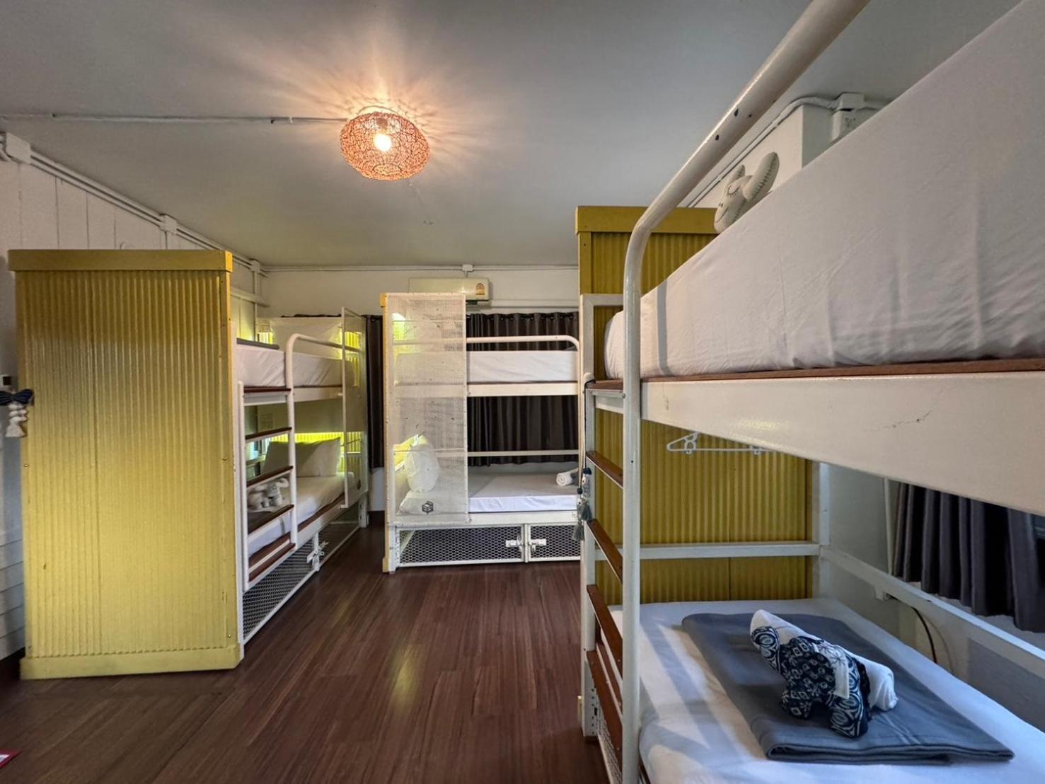 Chiza Hostel Chiangmai Chiang Mai Bagian luar foto